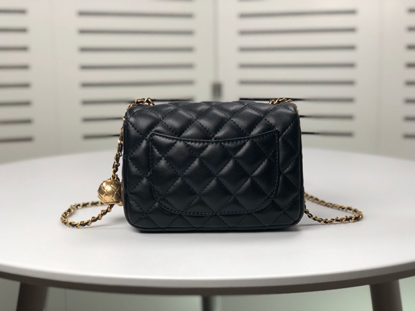 シャネルバッグ側面デザイン